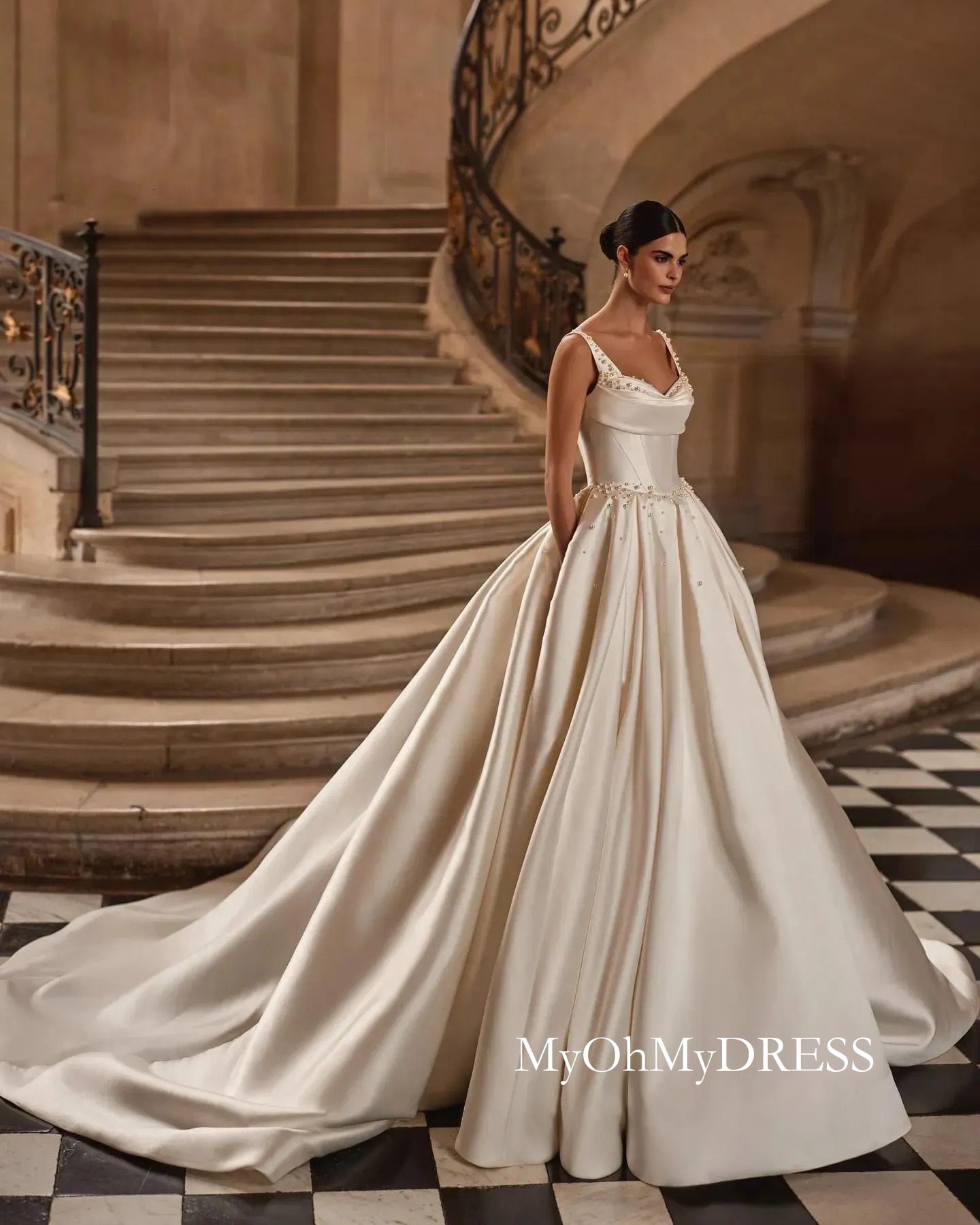 Luxury Satin A Line Dress Spaghetti Strap Cowl Neckline Beaded Detail Bridal Gown With Pockets For Classic Ballroom Wedding Y626
