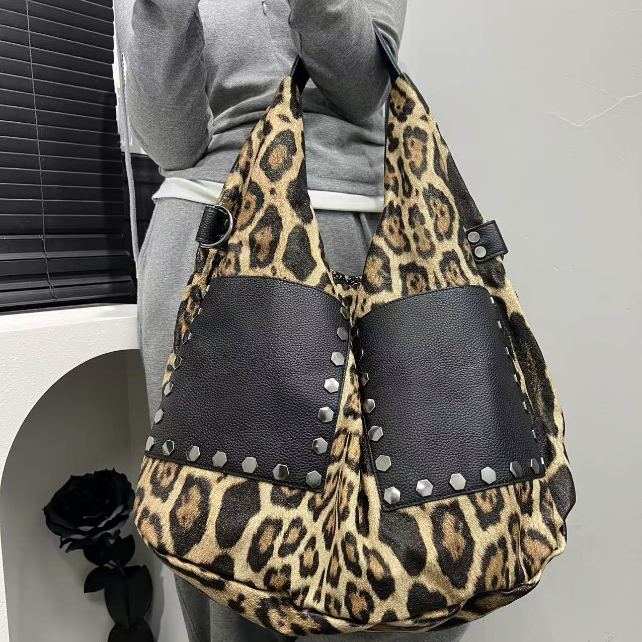 Exclusive Women's Fashion Personality Leopard Print Single Shoulder Large Capacity Genuine Leather Patchwork Rivet Crossbody Bag Underarm Bag Vin