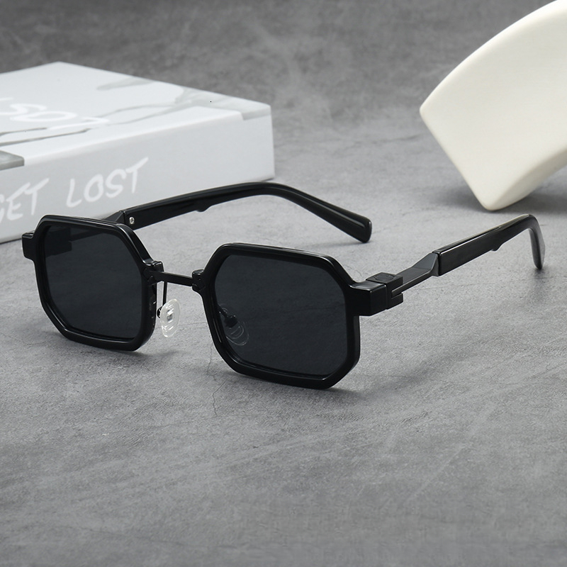Designer's New Retro Hip Hop Personalized Small Box Exquisite Sunglasses Cross Border European And American Travel Sunscreen Sunglasses Advanced - view 3