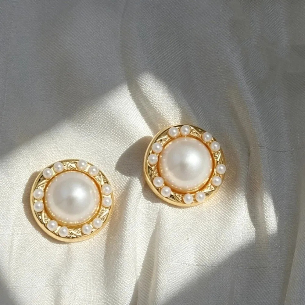 Gold Color Pearl Earrings Retro Style Geometry Trim Stud Earrings Pearl Earrings Stud Gifts for Women 260626 - view 6