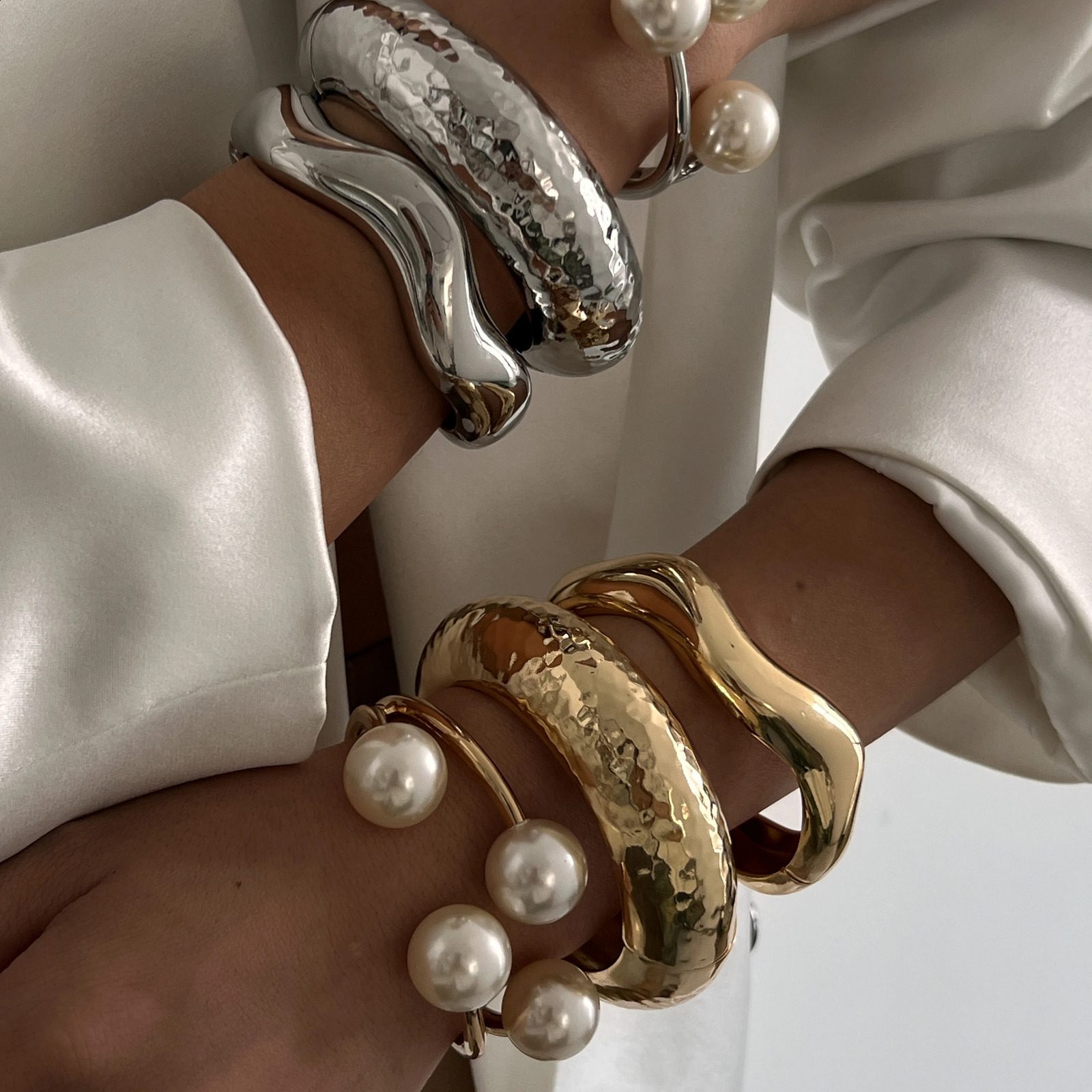 3 Styles Creative Big Pearl Cuff Bracelet Trendy Punk Heavy Metal Chunky Spring Bangle for Women Men Steampunk Fashion260624