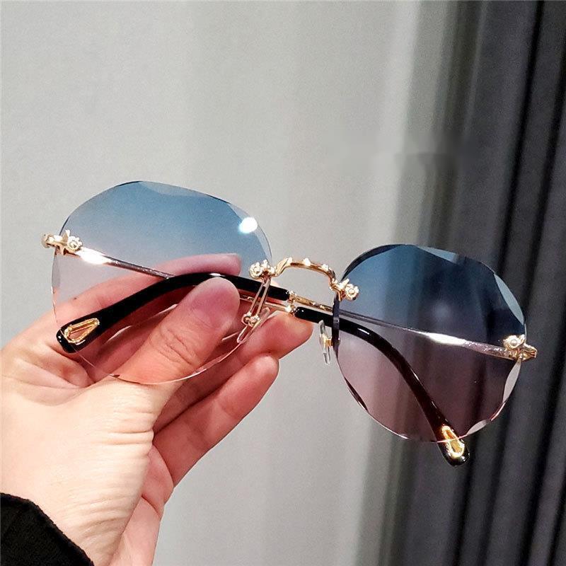 Cut-Edge UV Protection Asymmetrical Popular Trendy Sunshade GlassesWomen's Sunglasses New Model Frameless For Driving Travel - view 9