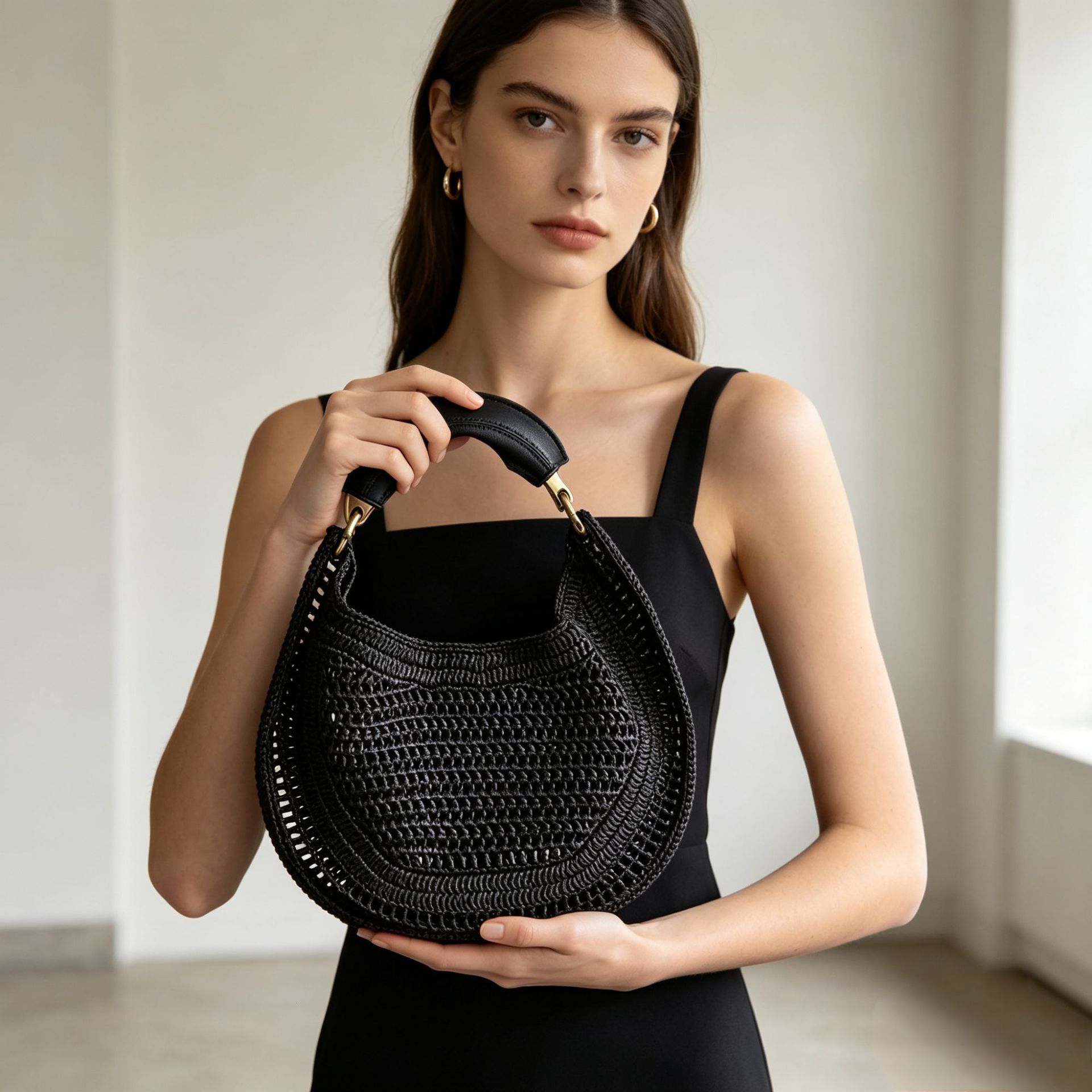 Women Light Luxury Fashion Hand Woven Makeup Bag Lightweight Beach For Vacations Hollow Out Small Design Handbag And Crossbody Bag - view 4