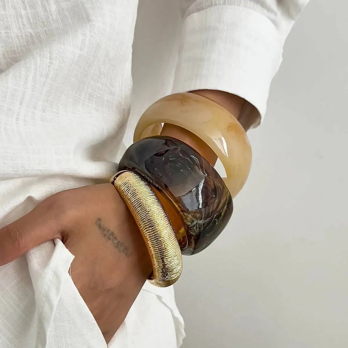 IngeSightZ 3Styles Vintage Geometry Resin Acrylic Thick Wide Bracelets Women 2026 Punk Geometry Round Bangles Steampunk Jewelry260624 - view 3
