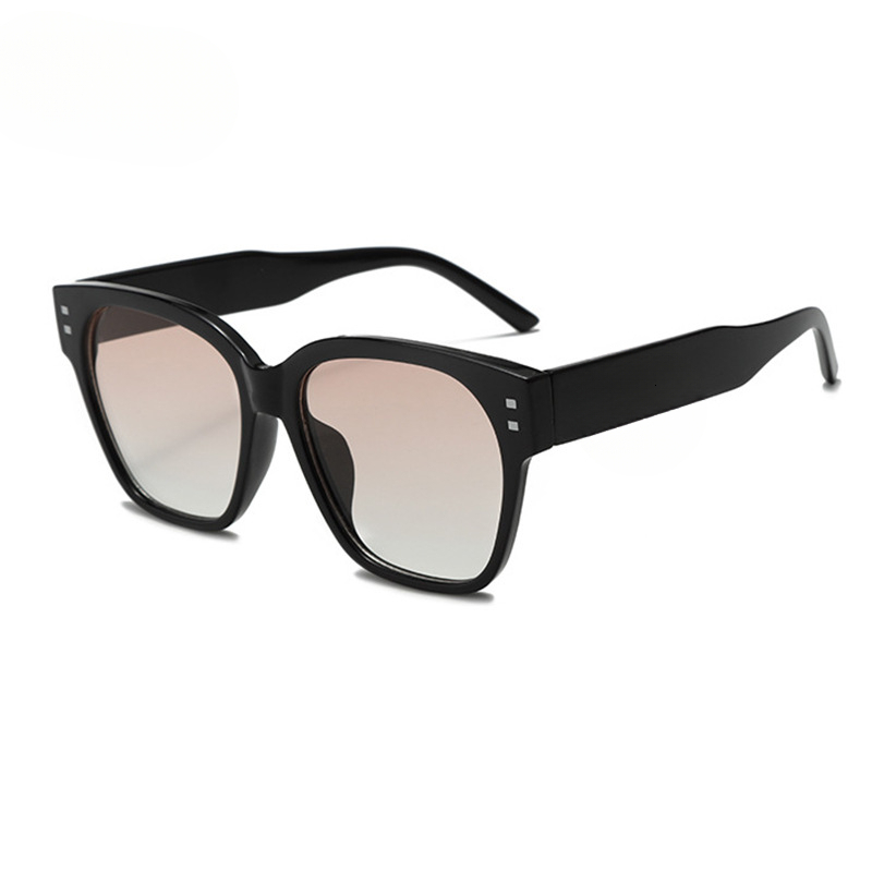 Chic Style Unisex Sunglass Accessory Featuring Contemporary Lens Technology - view 7