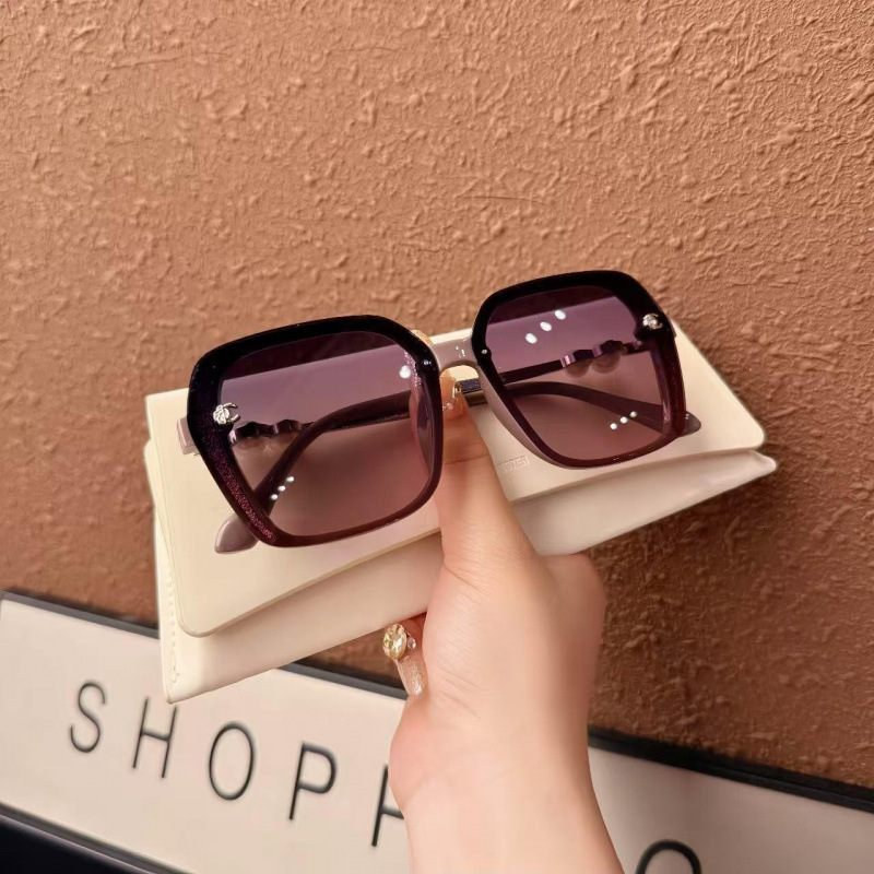 European And American Designer Fashion Influencer With Pearl Polarized Sunglasses Female Concave Design Street Photography UV Resistant Square Frame I - view 3