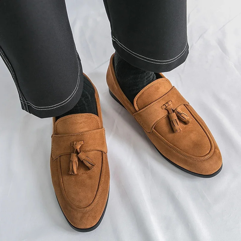 Mens Tassels Loafers Comfortable Suede Shoes Men Leather Lowheel Wedding Moccasins British Style NonSlip Retro Driving 260624 - view 5
