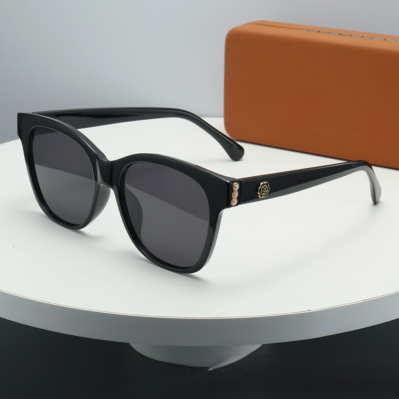 2026 Designer's New Oval Frame With Pearl Inlay Versatile For Daily Leisure Luxurious And High-end Small Fragrance Sunglasses Popular UV Resistan - view 1