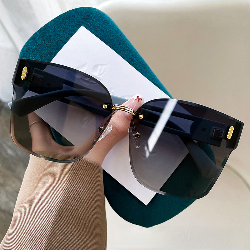 2026 New Designer Niche Luxury Personality Trend Casual Versatile Frameless Cut Edge Gradient Color High-quality Sunglasses Sunshade Women's Sung - view 3