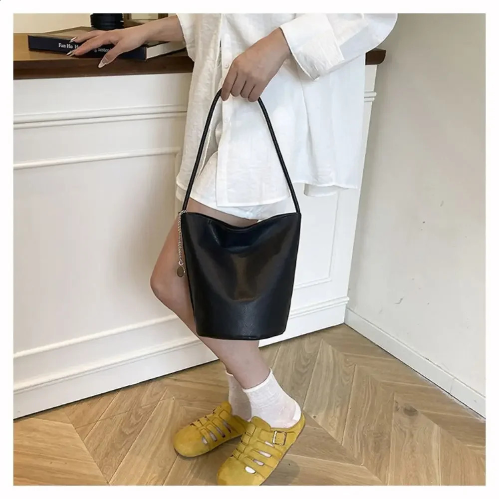 Fashionable PU Leather Bucket Bag Magnetic Closure Large Capacity Womens Shoulder Bag Soft Shopping Bag Daily Outing 260626