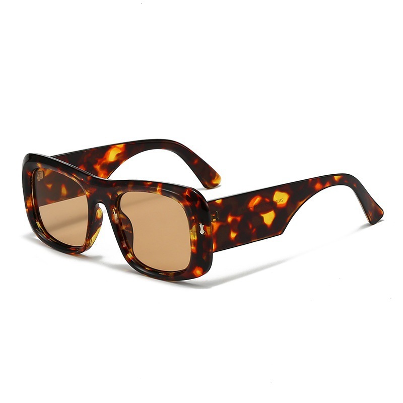 Chic Broad Rimmed Style Glasses Offering Face Contouring Effects - view 7