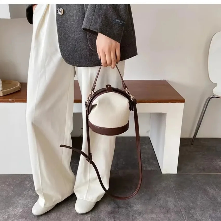 1 Pcs Shoulder Bucket Bag Korean Edition Simple Crossbody Bag Versatile Crossbody Bag Fashion Handbag Spring Summer Fashion 260626 - view 5