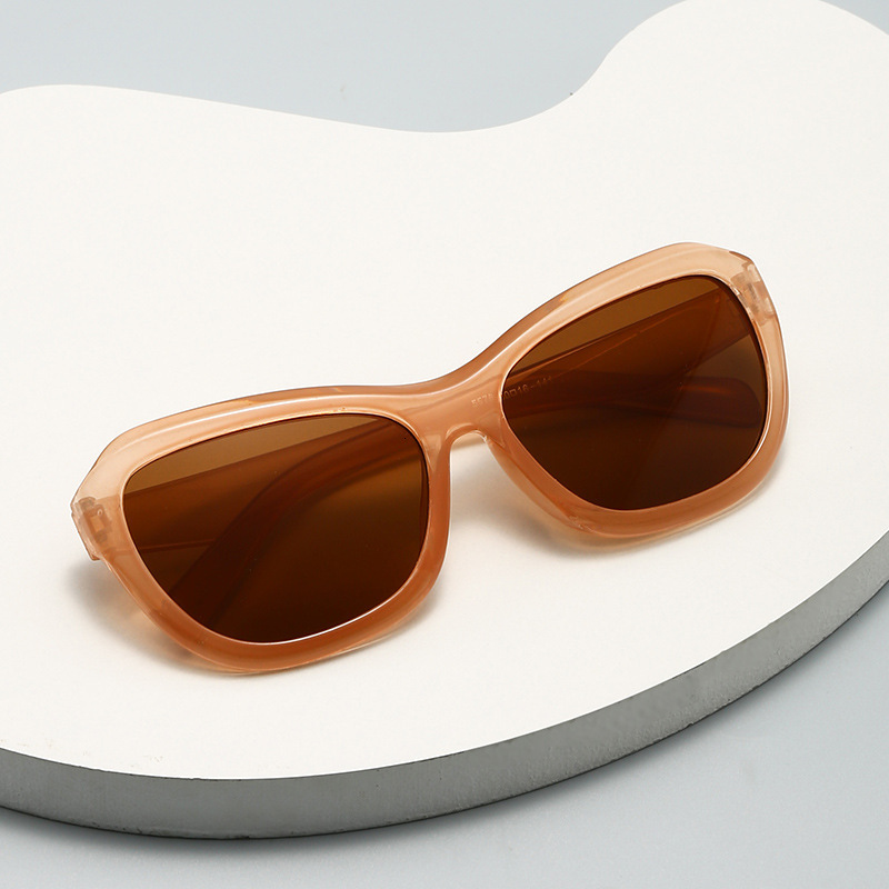 trendsetting mens womens large frame eyewear fashionable and secure antiwind goggles - view 1