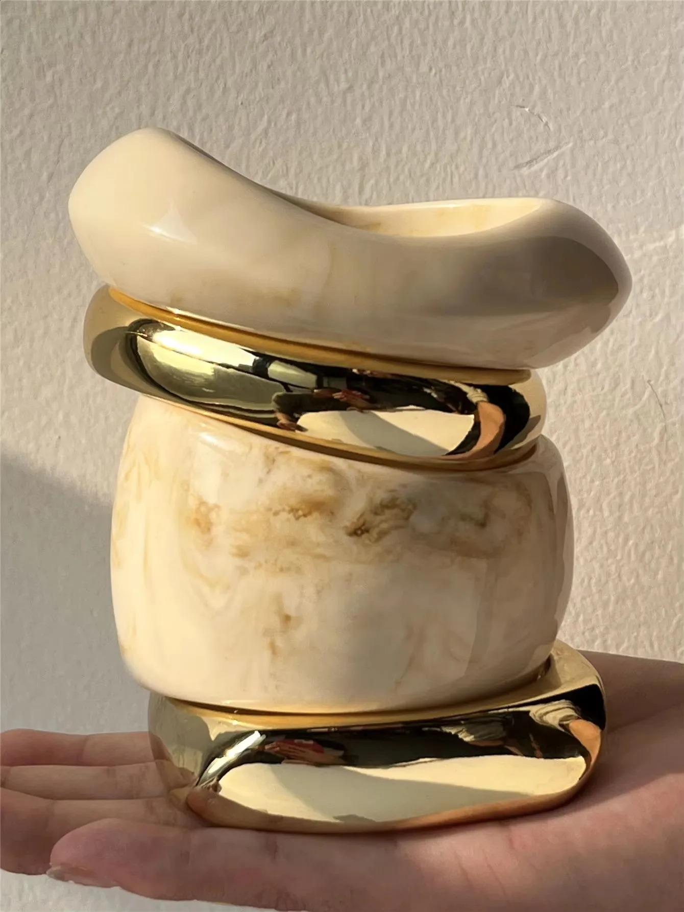 HUANZHI Beige Tie Dye Wide Asymmetrical Resin Bracelet Exaggerated Geometric Fashion Thick Oversized Jewelry Gift Autumn260624 - view 4