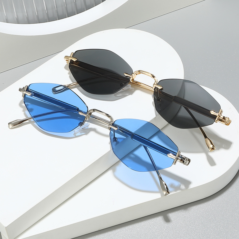 Metal Frameless Men Women Diamond-Shaped European And American Ins Trend Cool Personalized Sunglasses - view 4
