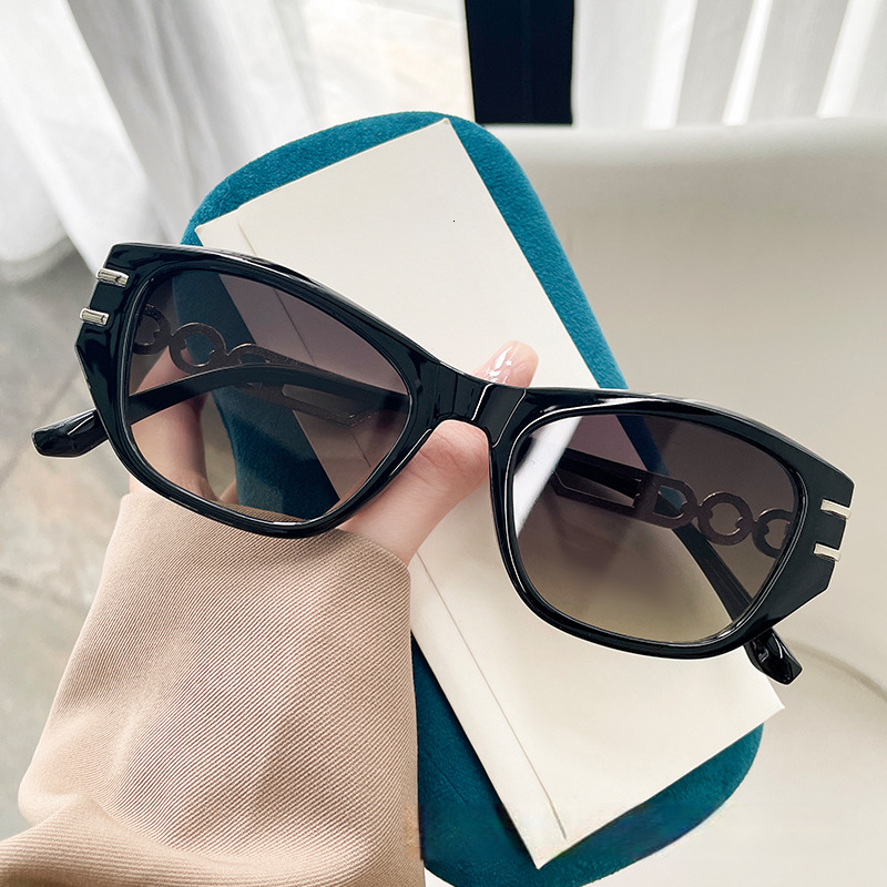 2026 Designer's New Cat Eye Small Frame Niche Versatile Light Luxury Style Women's Sunglasses Internet Celebrity Personality Simple Sunshade - view 7