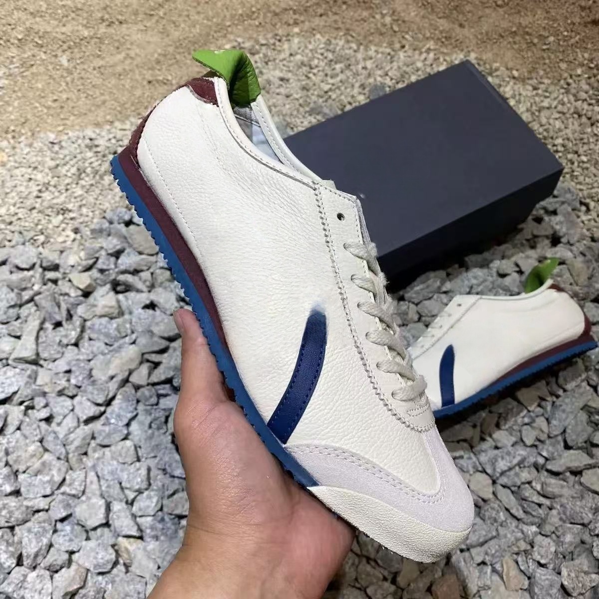 New white patchwork retro leather sports shoes, unisex, multi-color striped low cut flat shoes, anti slip rubber sole, daily walking casual shoes