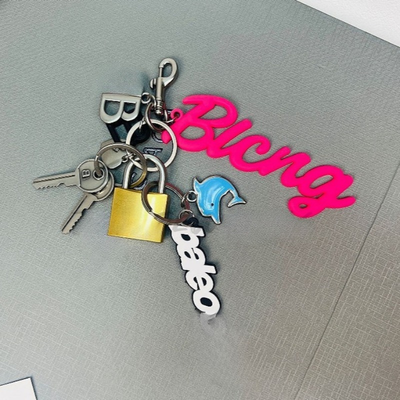 New Luxury Designer Keychain Vintage Paris Lock Stainless Steel Bag Charm Y2K Bling Letter Hardware Metal Key Ring Men Women Handbag Purse Accessory Gift