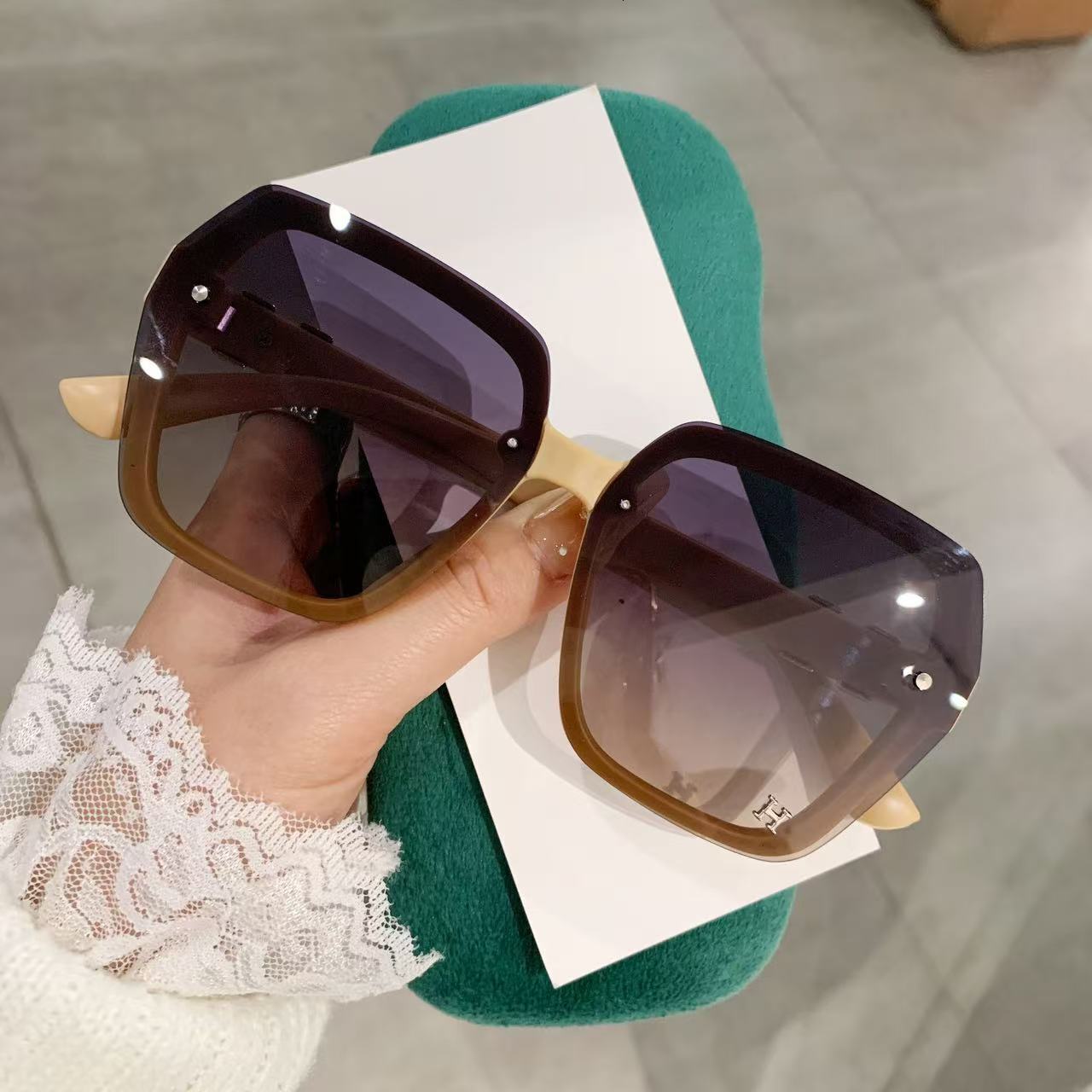 Designer 2026 New Womens Polarized Luxury Sunglasses High End Premium Fashion Trendy Driving All Match UV Protection Elegant Unique Brand Eyewear Shad - view 4
