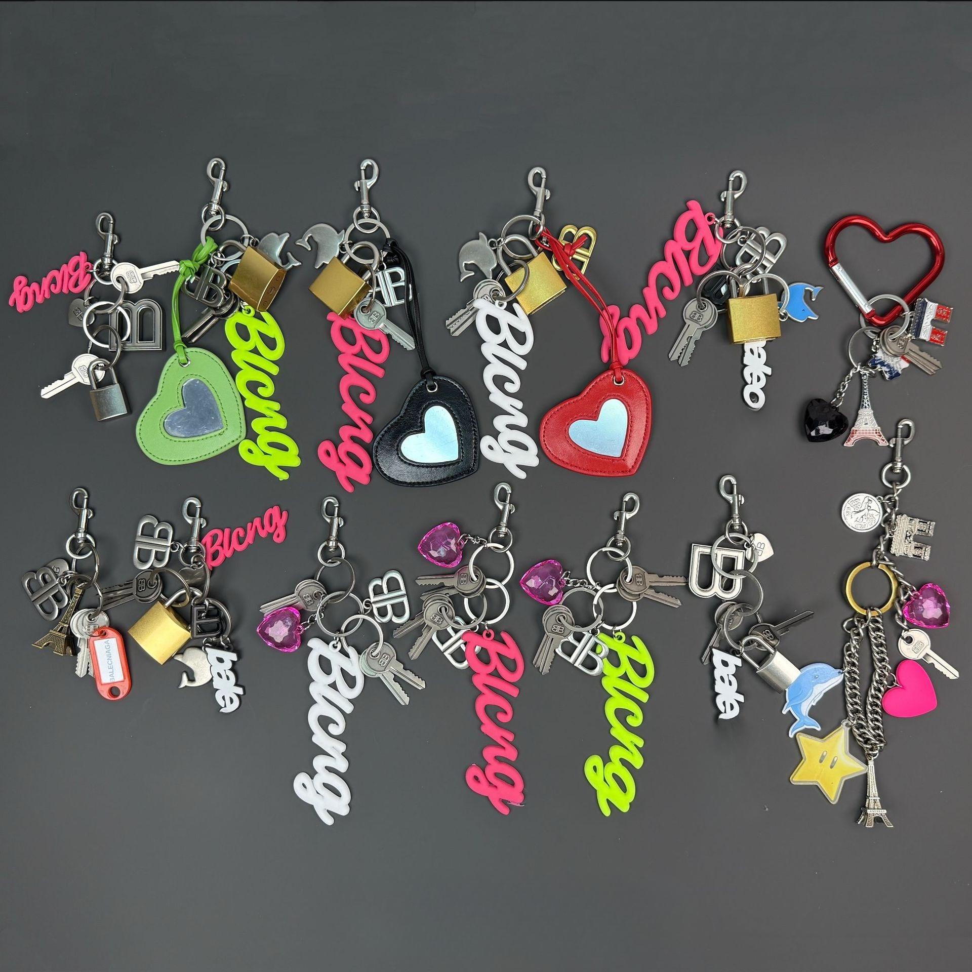 Designer Colorful Letter Keychain Stainless Steel Bag Charm Y2K Vintage Metal Key Ring Couple Car Keychain Bag Pendant Multifunctional Gift for Men Women