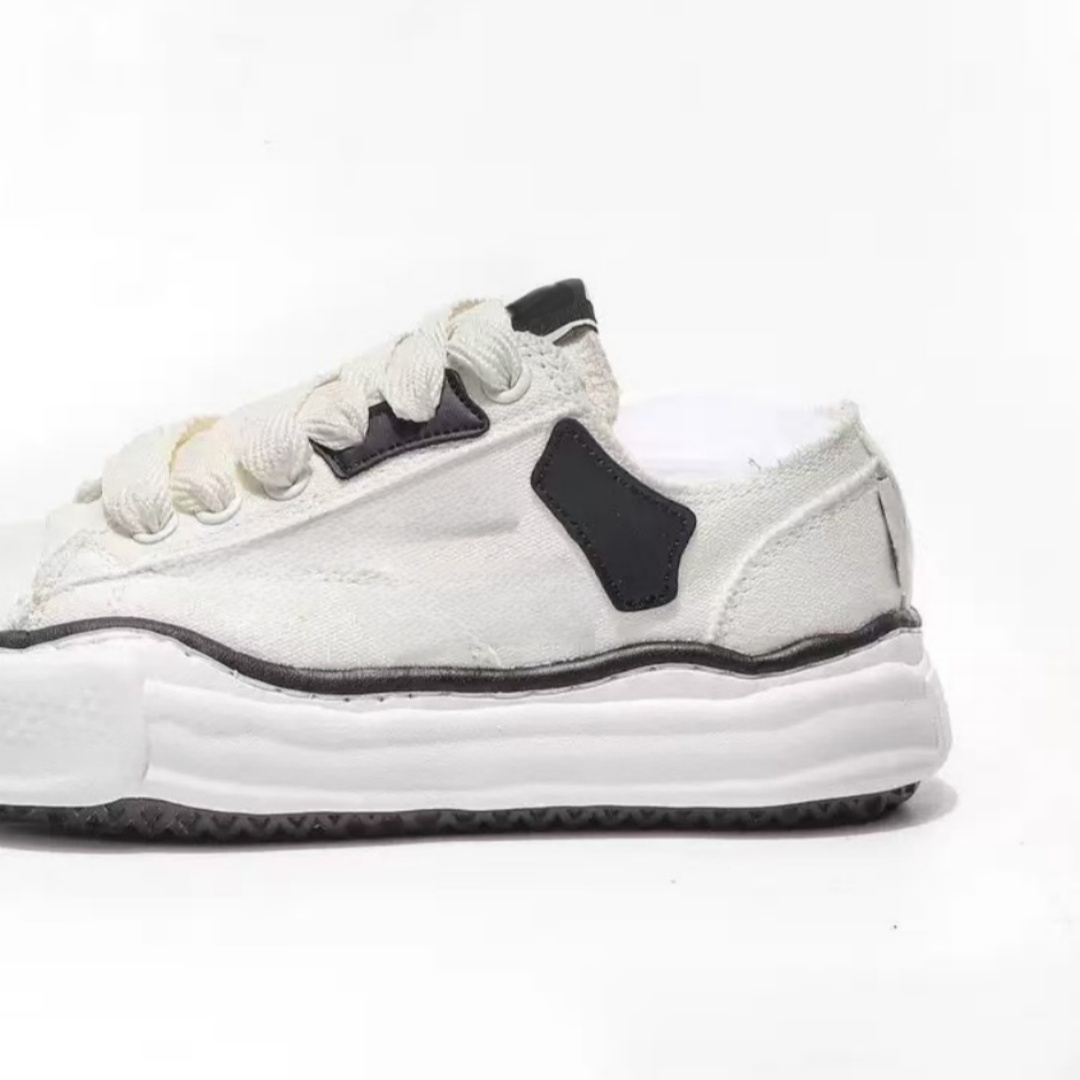 Denim canvas thick soled sports shoes with irregular patch decoration and lace up skating shoes for casual wear casual walking fashion trainer blue and white