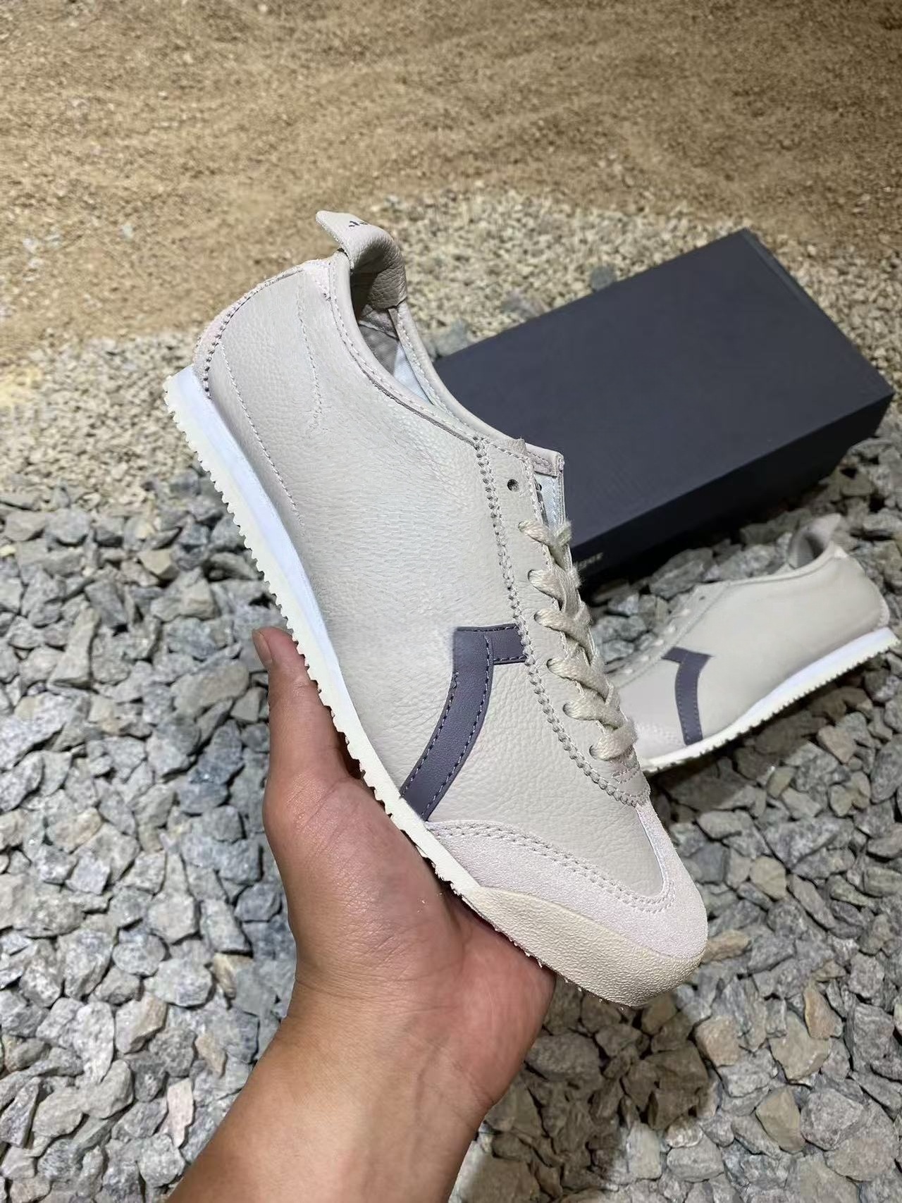 Vintage Contrast Grey Stripe Flat Shoes Men Women Lightweight Leather Athletic Shoes Breathable Daily Commute Footwear