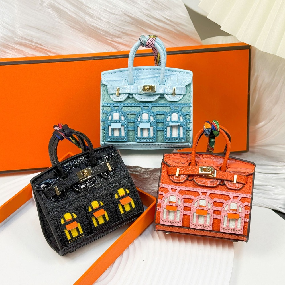 Luxury Designer Bag Charm for Women Mini House Shape Handbag Keychain Premium Leather Coin Purse Bag Pendant Cute Fashion Car Key Ring Lipstick Earphone Storage Bag