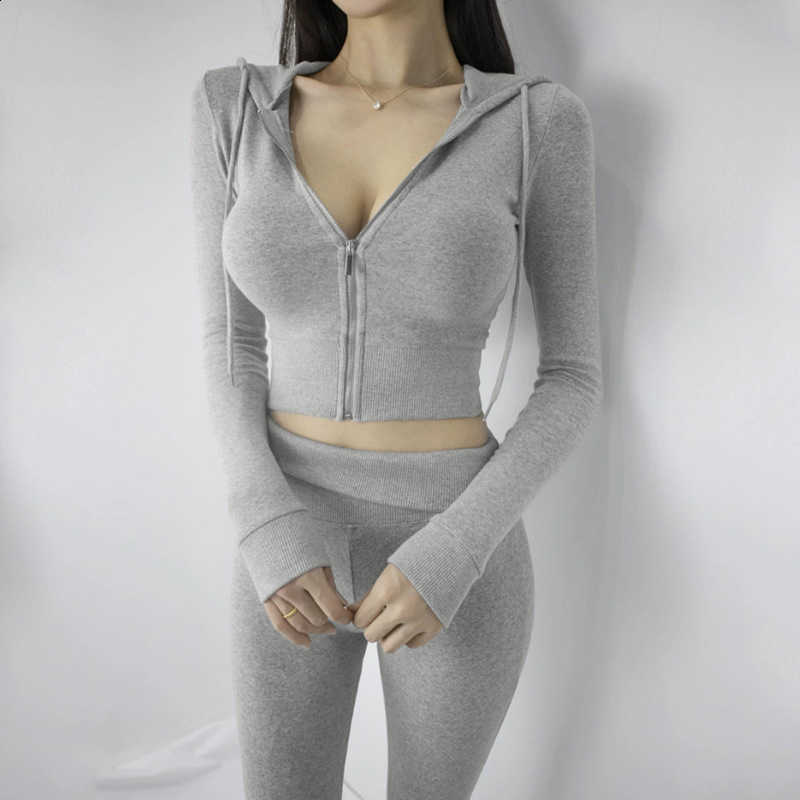 Slimming, sexy and flattering sportswear set, women's hooded zipper short coat + flared pants W261007