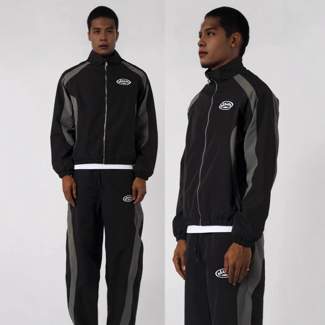 Casual Sports Set Mens Loose Splicing Work Striped School Team JacketPants Street 2-piece Black Fashion Set Europe 241213 - view 3