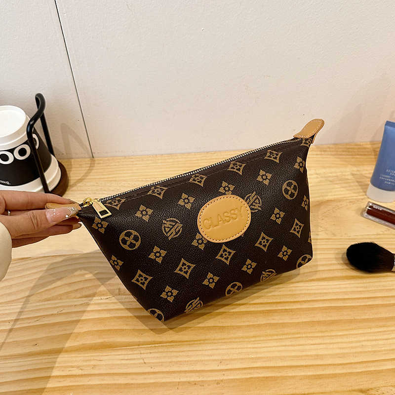 2026 New Vintage Makeup Bag - Large Capacity Cosmetic Tools Storage Bag - Portable Toilet Bag J260608 - view 5