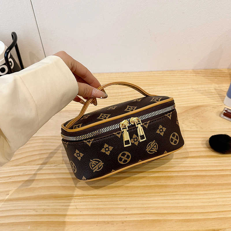 2026 New Vintage Makeup Bag - Large Capacity Cosmetic Tools Storage Bag - Portable Toilet Bag J260608 - view 4