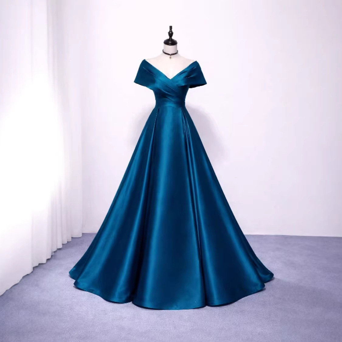 Choral performance costumes long dresses for hosts elegant and sophisticated suitable for vocal arts exams and for adult ceremonies 260702