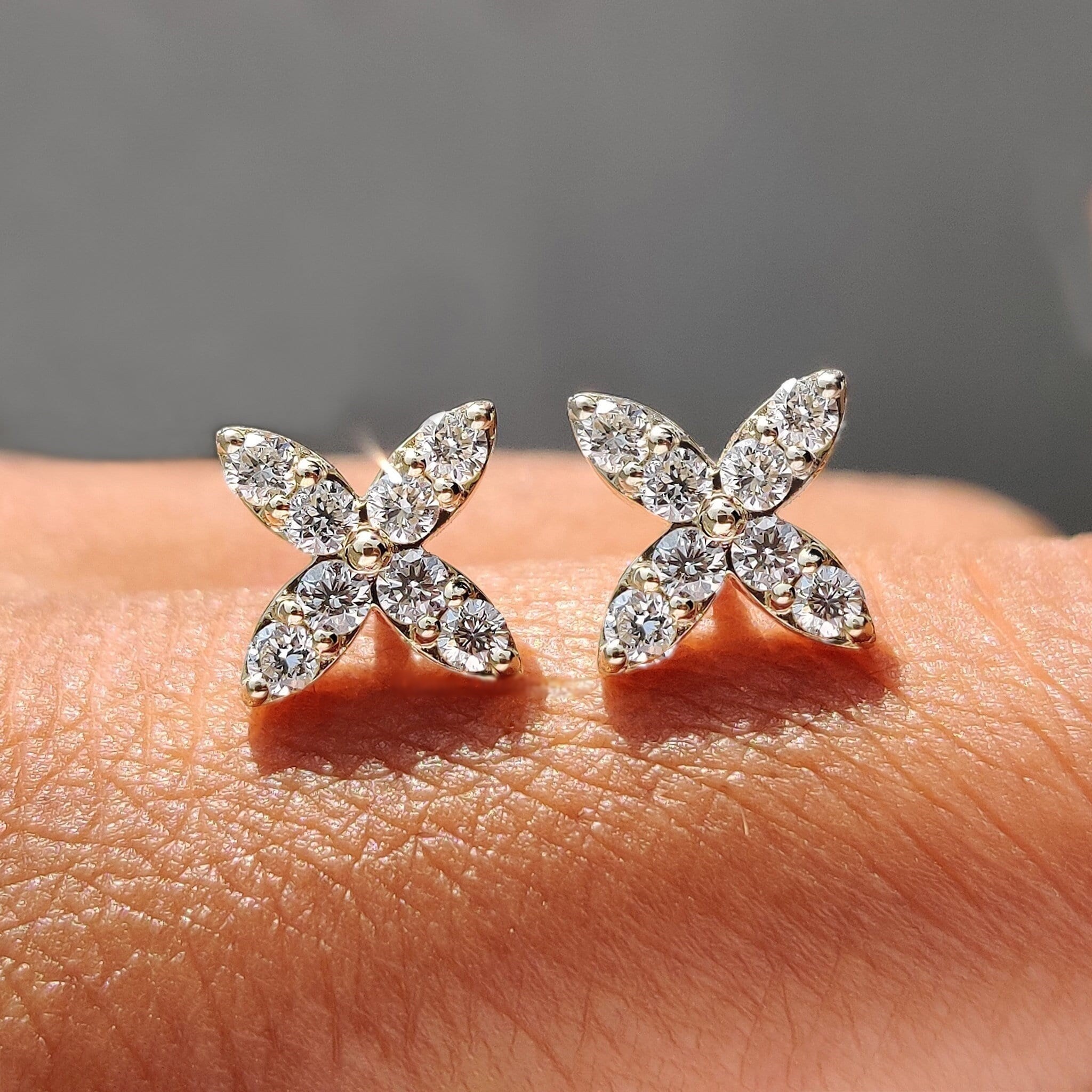 Igi Gia Certified HPHT CVD Vvs1 Lab Grown Created Diamond 14k 18k Solid Gold Earrings Minimal Flower Style - view 4