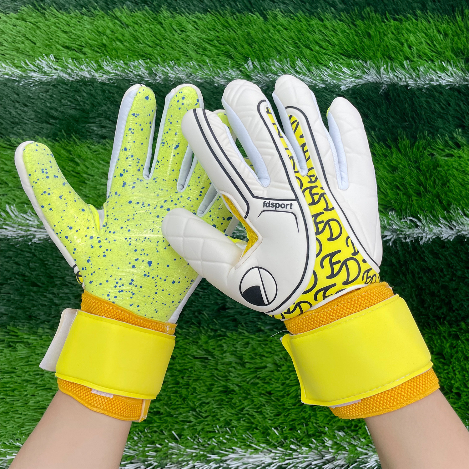 Soccer goalkeeper gloves latex finger guards for middle and elementary school students competition use children's adult sizes 260709 - view 4