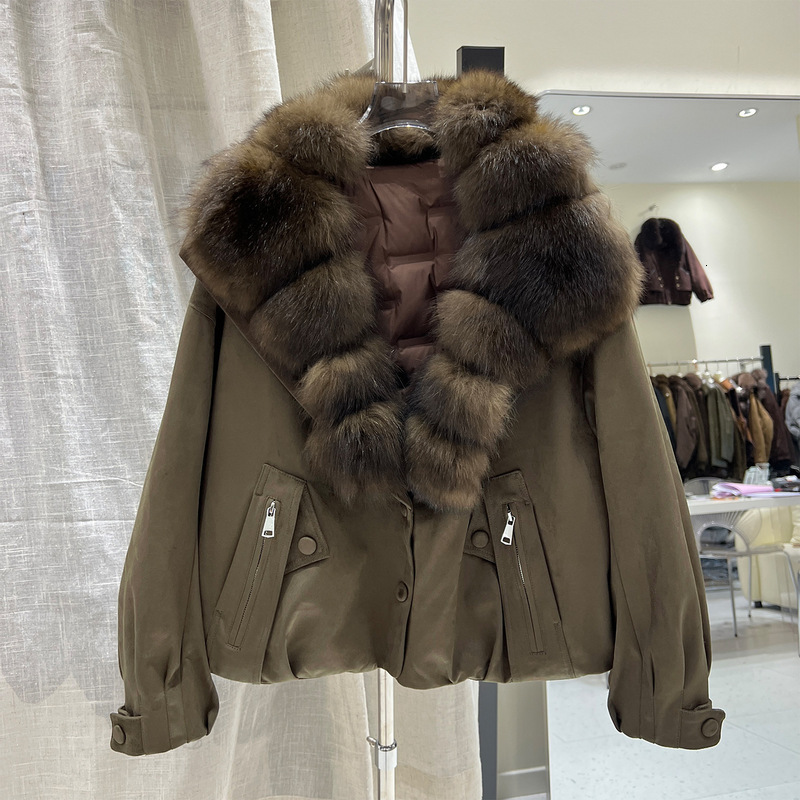 2026 autumn/winter new collection: stylish versatile short down jacket for women, featuring a large faux collar made of natural fox fur and suede - view 4