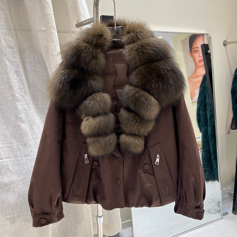 2026 autumn/winter new collection: stylish versatile short down jacket for women, featuring a large faux collar made of natural fox fur and suede - view 5
