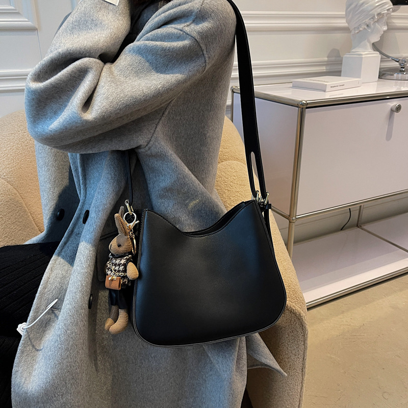 Stylish Crossbody Bag: Premium PU Leather, Large Capacity, Adjustable Strap dh910320090