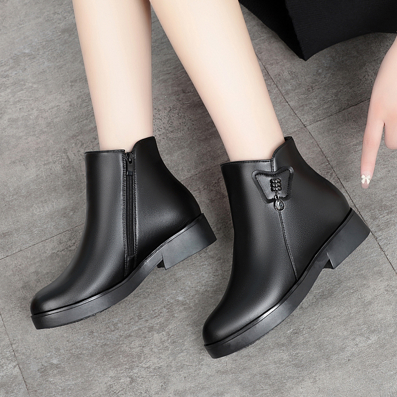 AIYUQI Women Winter Boots Anti-slip 2024 New Genuine Leather Boots Women Middle-aged Wool Warm Large Size Mom Boots Women