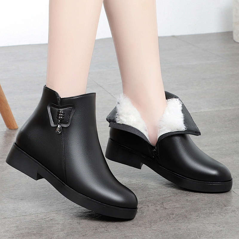 AIYUQI Women Winter Boots Anti-slip 2024 New Genuine Leather Boots Women Middle-aged Wool Warm Large Size Mom Boots Women