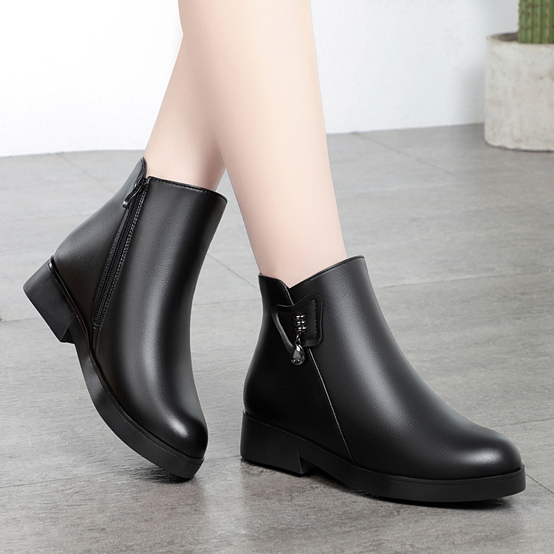 AIYUQI Women Winter Boots Anti-slip 2024 New Genuine Leather Boots Women Middle-aged Wool Warm Large Size Mom Boots Women