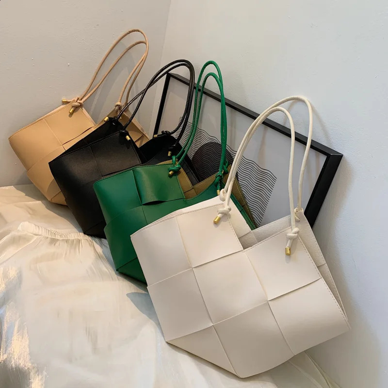 Capacity Handbag for Women Solid Color Womens Pattern Casual Girl Shoulder Fashionable and Lightweight Underwear Large Bag 240830 1066 4