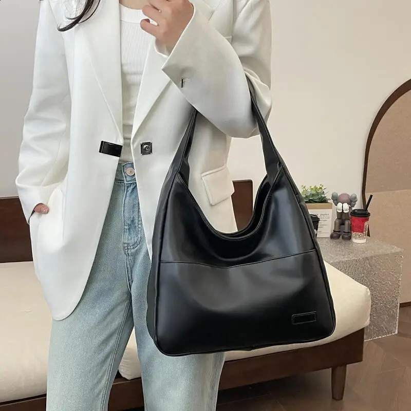 2024 Womens Shoulder Bag Fashion Handbag Casual Edition Solid Color Korean Outdoor High Capacity Cross Body Bag 240830