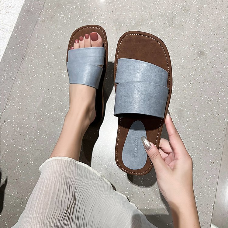 Soft & Comfy Women's Flat Sole Slippers for Versatile Indoor-Outdoor Wear dc9d