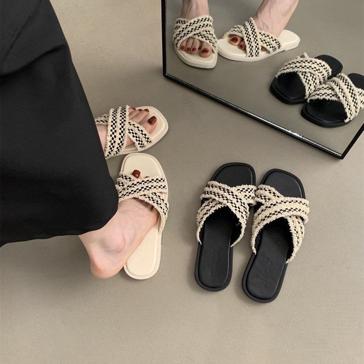Trendy Flat Bottom Slippers Lightweight & Breathable Perfect for Beach, Seaside Vacations | 2024 Collection 8c99