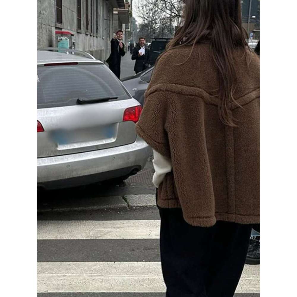 Bestseller Autumn New Brown Fluffy Furry Warm Jackets Classic Fashion Button Half Sleeve Women's Coat Casual Loose High Street Overcoats 8 Ddmyli - view 5