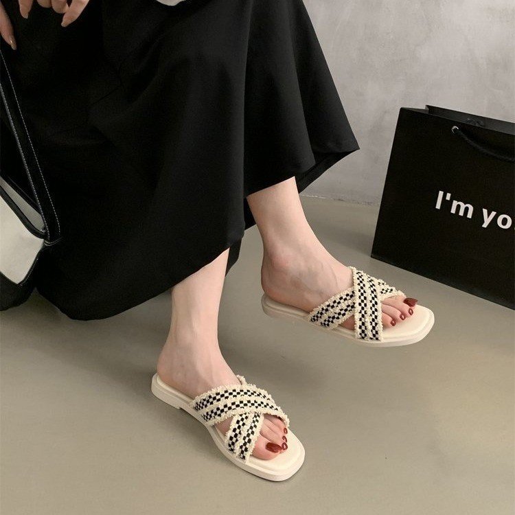 Trendy Flat Bottom Slippers Lightweight & Breathable Perfect for Beach, Seaside Vacations | 2024 Collection 8c99