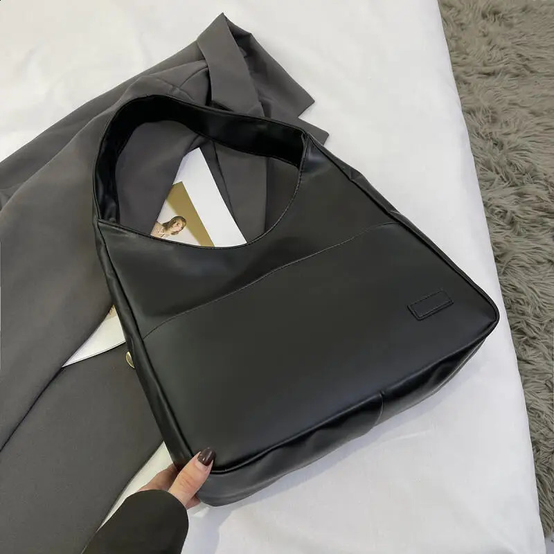 2024 Womens Shoulder Bag Fashion Handbag Casual Edition Solid Color Korean Outdoor High Capacity Cross Body Bag 240830