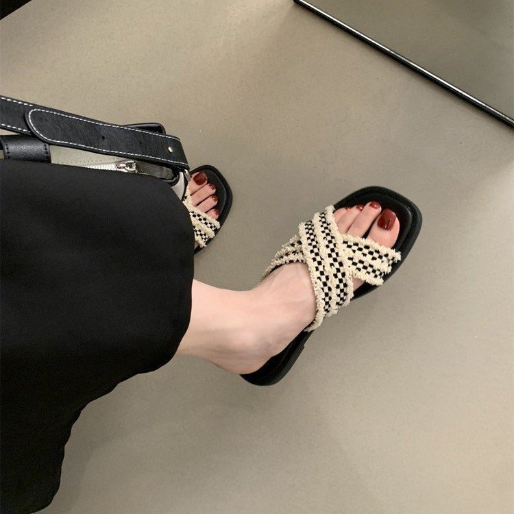 Trendy Flat Bottom Slippers Lightweight & Breathable Perfect for Beach, Seaside Vacations | 2024 Collection 8c99