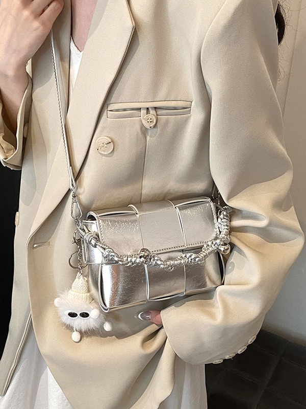 2025S Fashion Designer Women Shoulder Fashion Versatile Hand Woven Trendy Bag Free Shipping