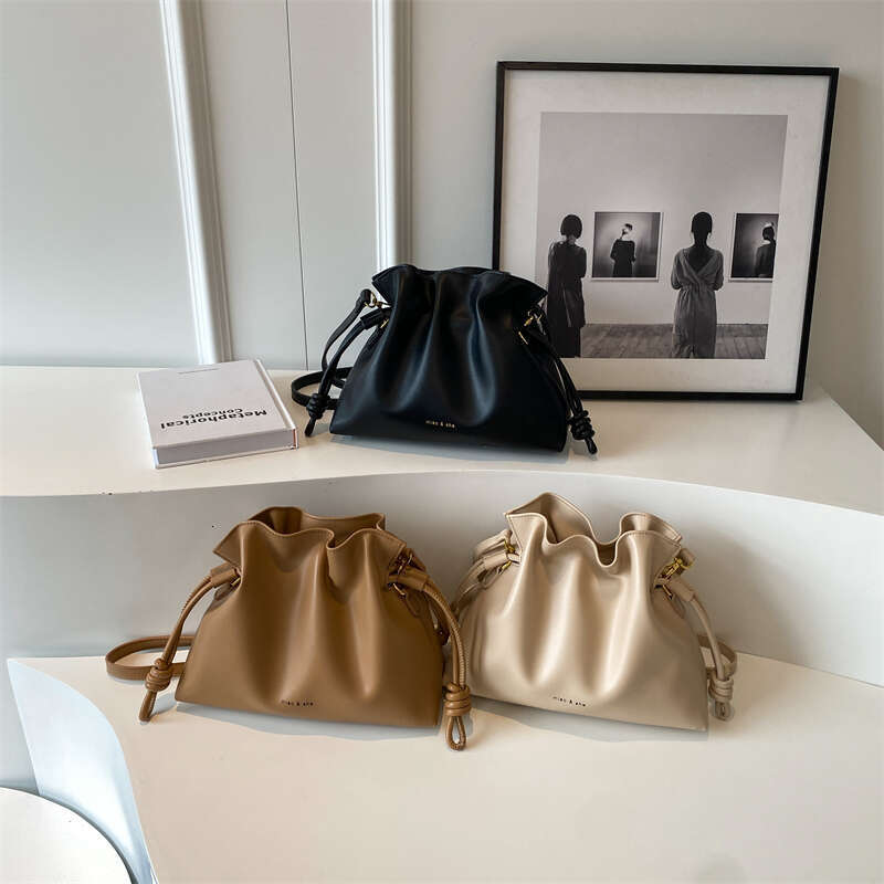 Crossbody for Vintage Women 2024 Winter Trend Designer Leather Handbags and Purses Small Simple Shoulder Bucket Bag 02ff